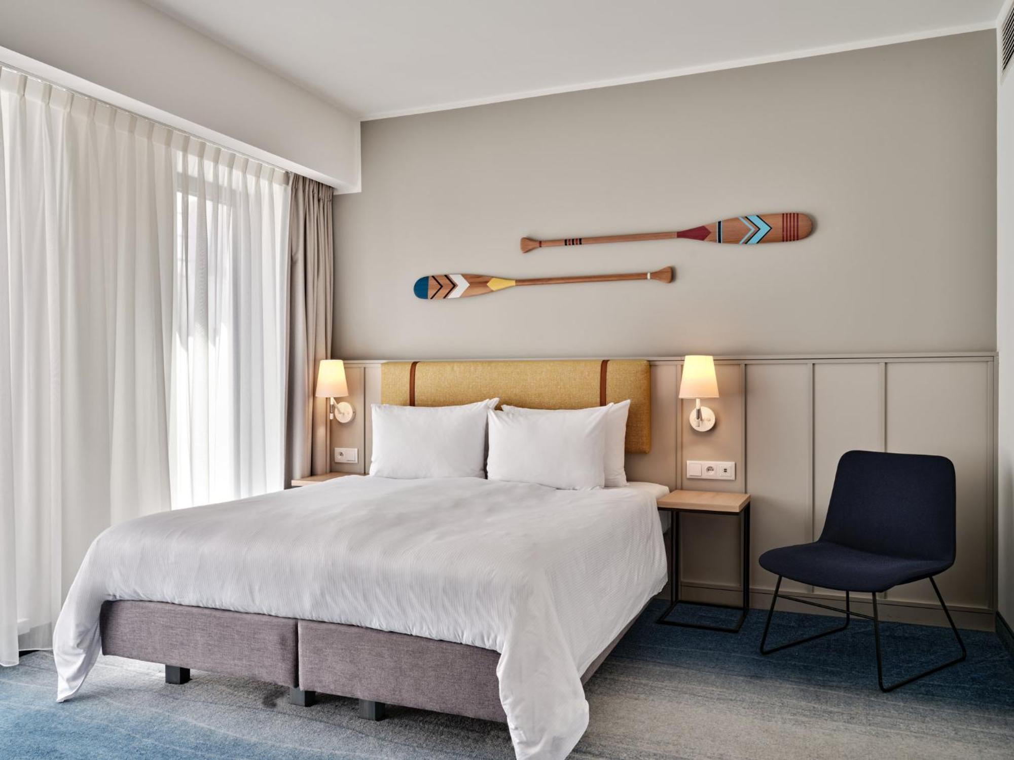 - Centre By Ihg Готель 4*