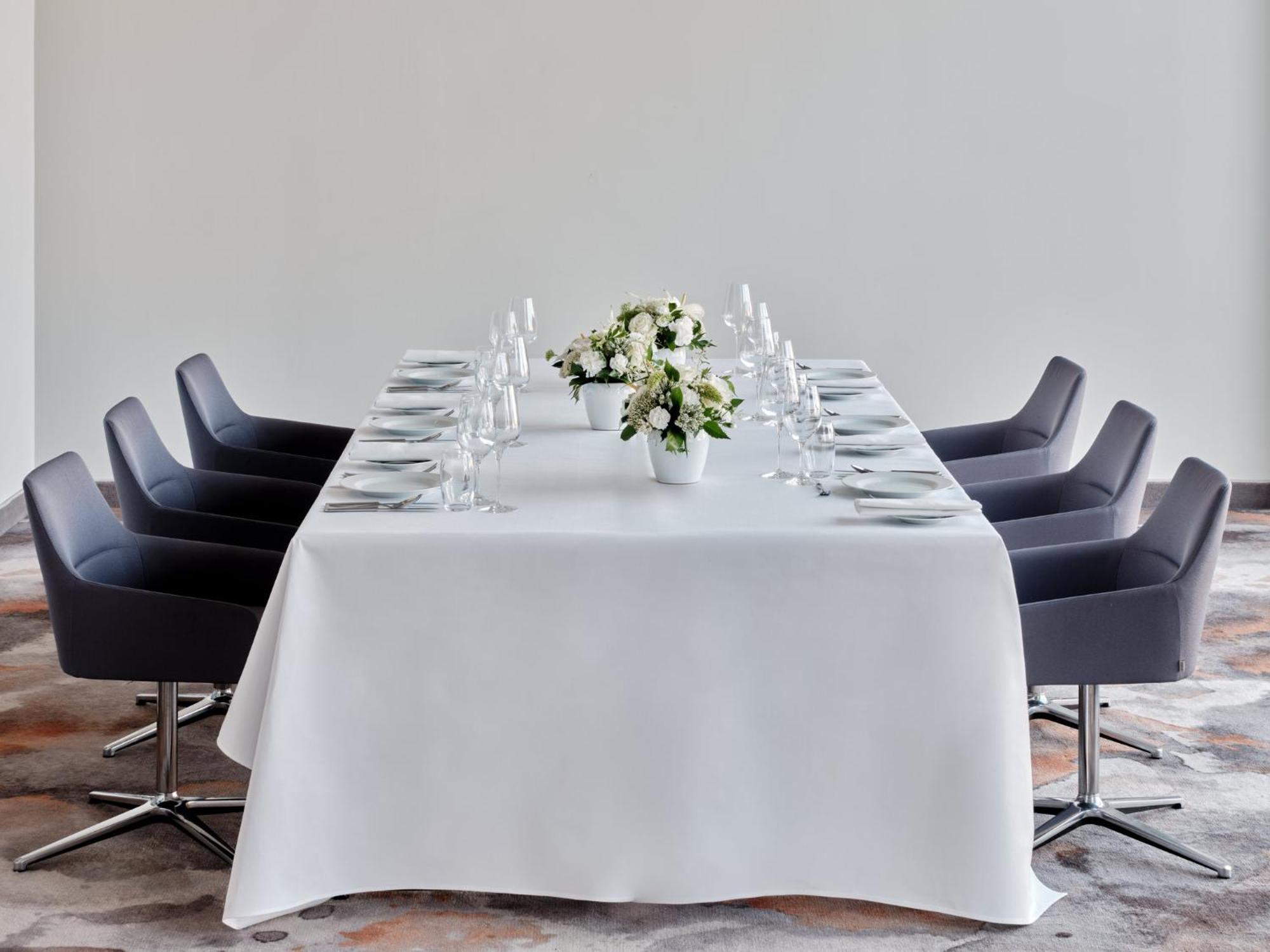 - Centre By Ihg Danzica